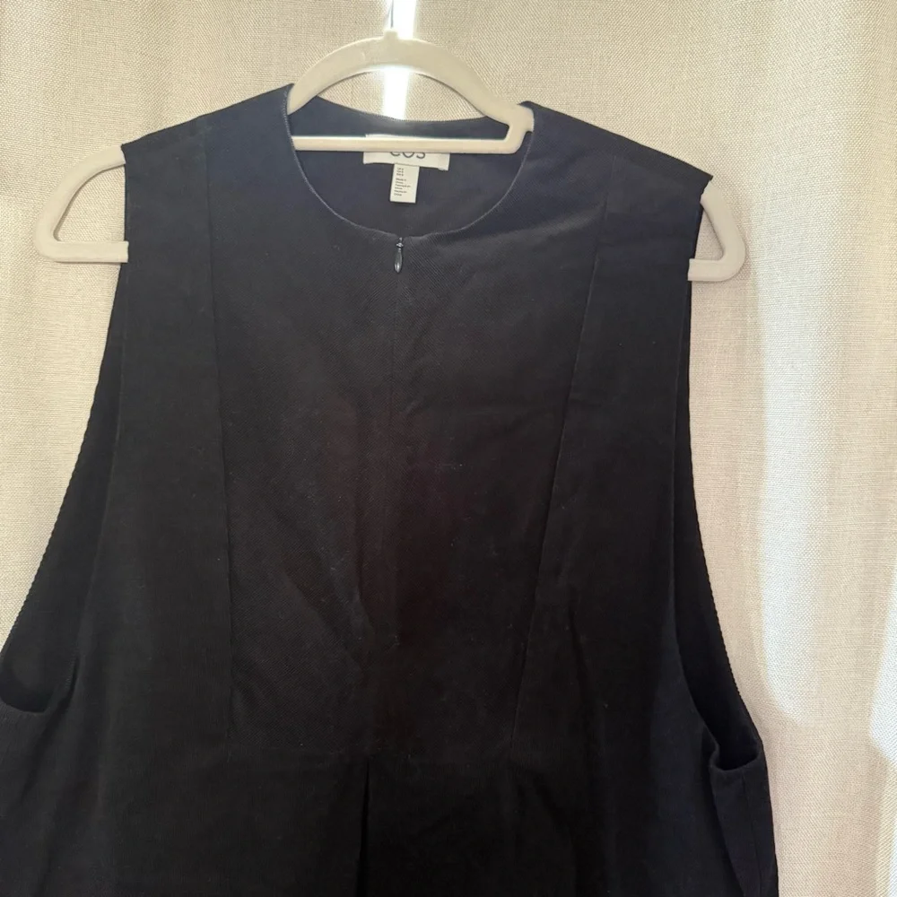 COS Bib-Front Corduroy Mini Dress – Black – Size 8 - Picture 3 of 11